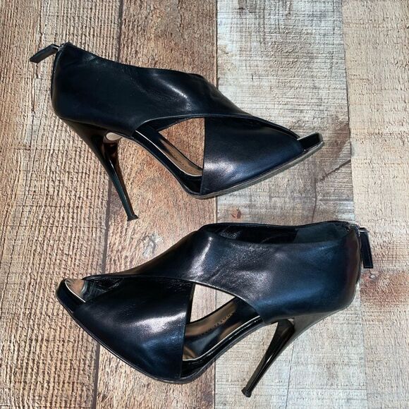 Giuseppe Zanotti
Black Leather Crisscross Ankle Size 38.5 Boots/Booties - Picture 5 of 16